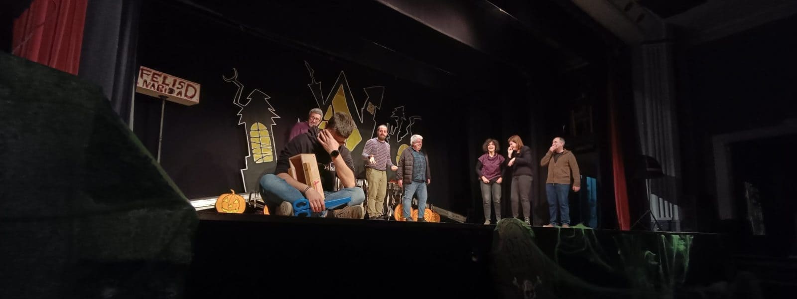 Assaig al local de La Trapa, grup de teatre de l'Agrupació Congrès al districte de Sant Andreu de Barcelona